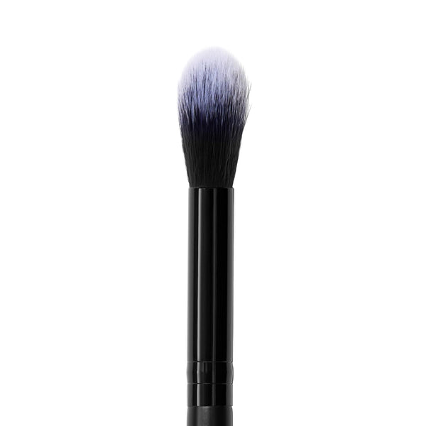 e.l.f. High Points Highlighter Brush, Soft & Tapered Face Makeup Brush For Illuminating & Creating Soft-Focus Glow, Vegan & Cruelty-Free