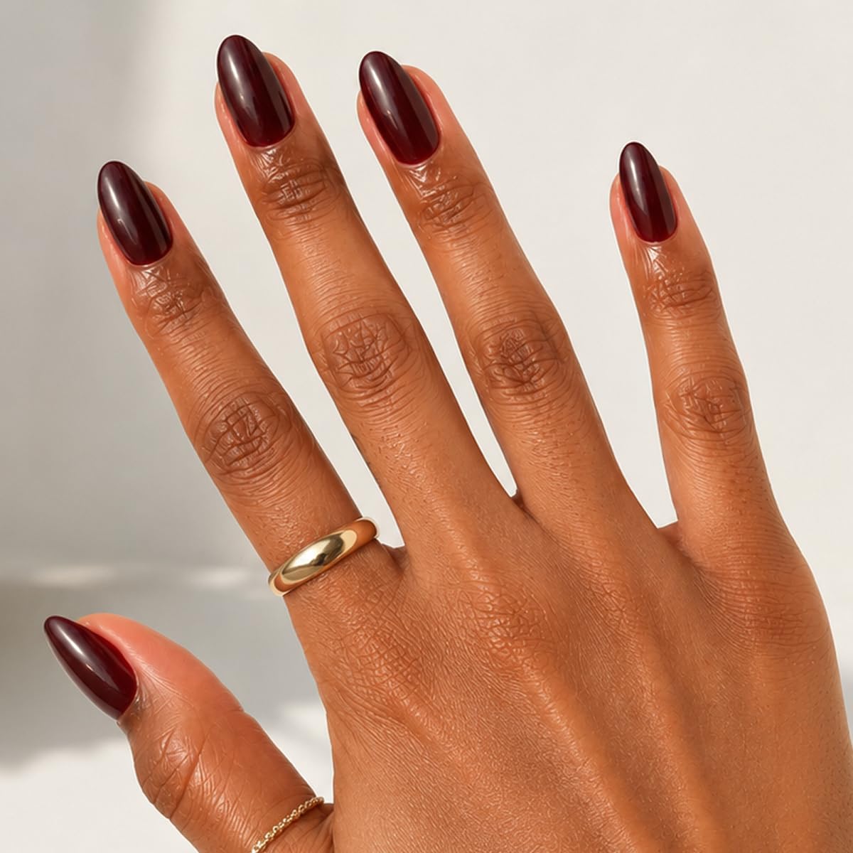 Olive & June Instant Mani Press-On Nails, HZ Velvet, Short, Round | Salon-quality glue-on manicure kit; 42 non-toxic fake nails in 21 sizes, recycled materials, realistic look, lasts 14 days