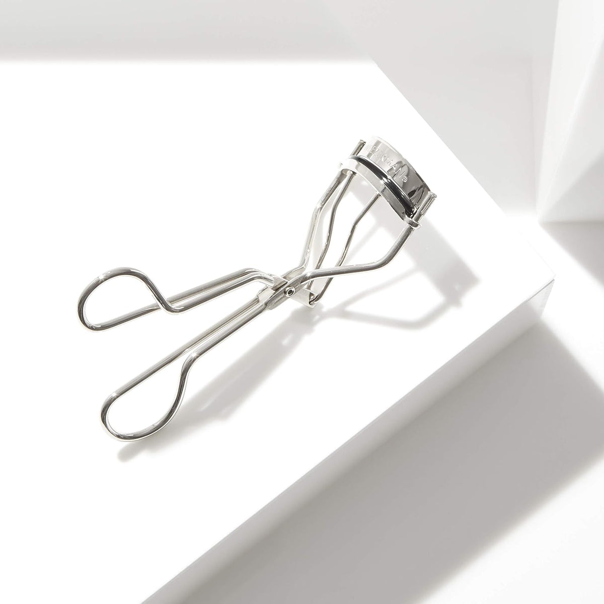 Tweezerman Classic Eyelash Curler for All Eye Shapes with Refill Pads