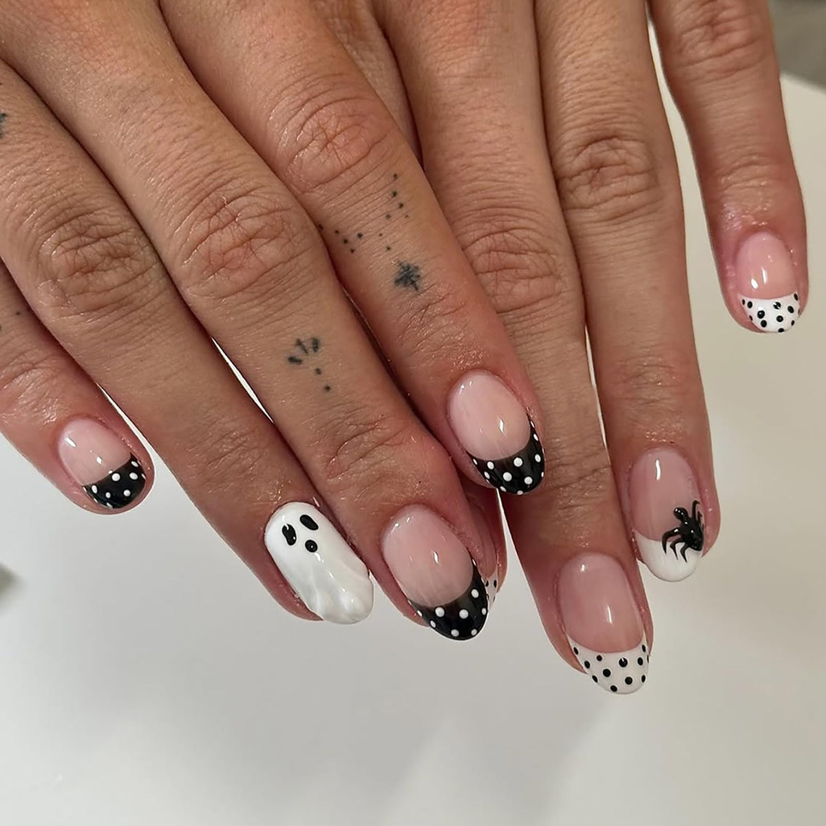 Halloween Press on Nails Medium Almond MABKJLF Fake Nails Glow in The Dark Full Cover Nightmare Christmas False Nails Glossy Glue on Nails Artificial Acrylic Nails for Women Girls 24 Pcs