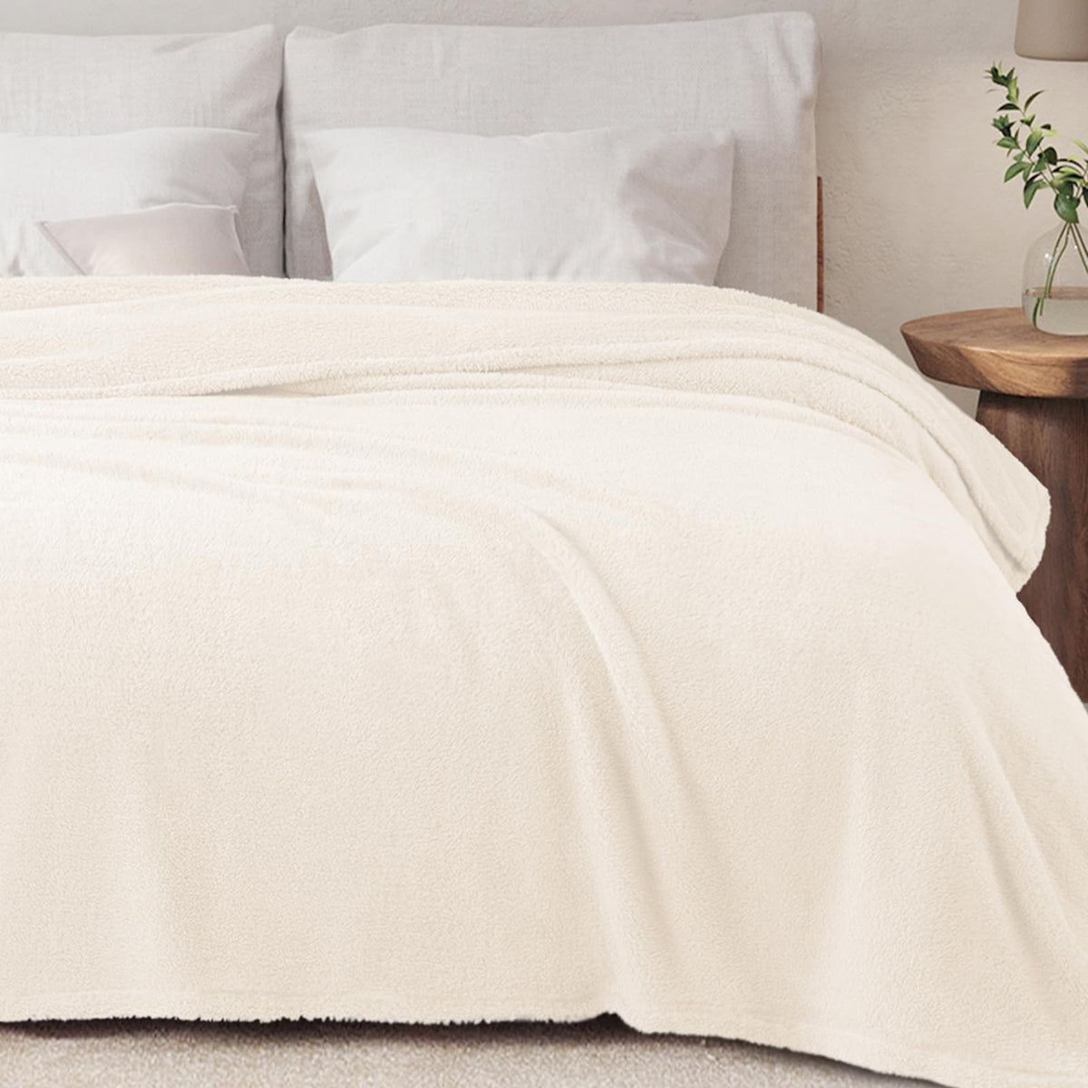 Exclusivo Mezcla Soft Plush Fleece Throw Blanket for Couch Camel