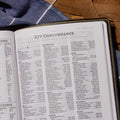 KJV Holy Bible: Giant Print with 53,000 Cross References, Deluxe Black Leathersoft, Red Letter, Comfort Print: King James Version