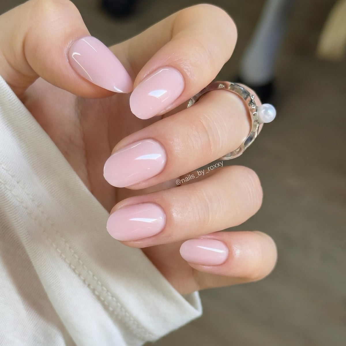 CurvLife Short Oval Chrome Nude Press On Nails, Champagne Pearl, Soft Gel | 32PCS 16 Sizes, Salon-Quality Natural Fake Nails, Curved Fit, 7-14 Day Glue-On Wear, Reusable Stick-On Nails, Press-On Kit
