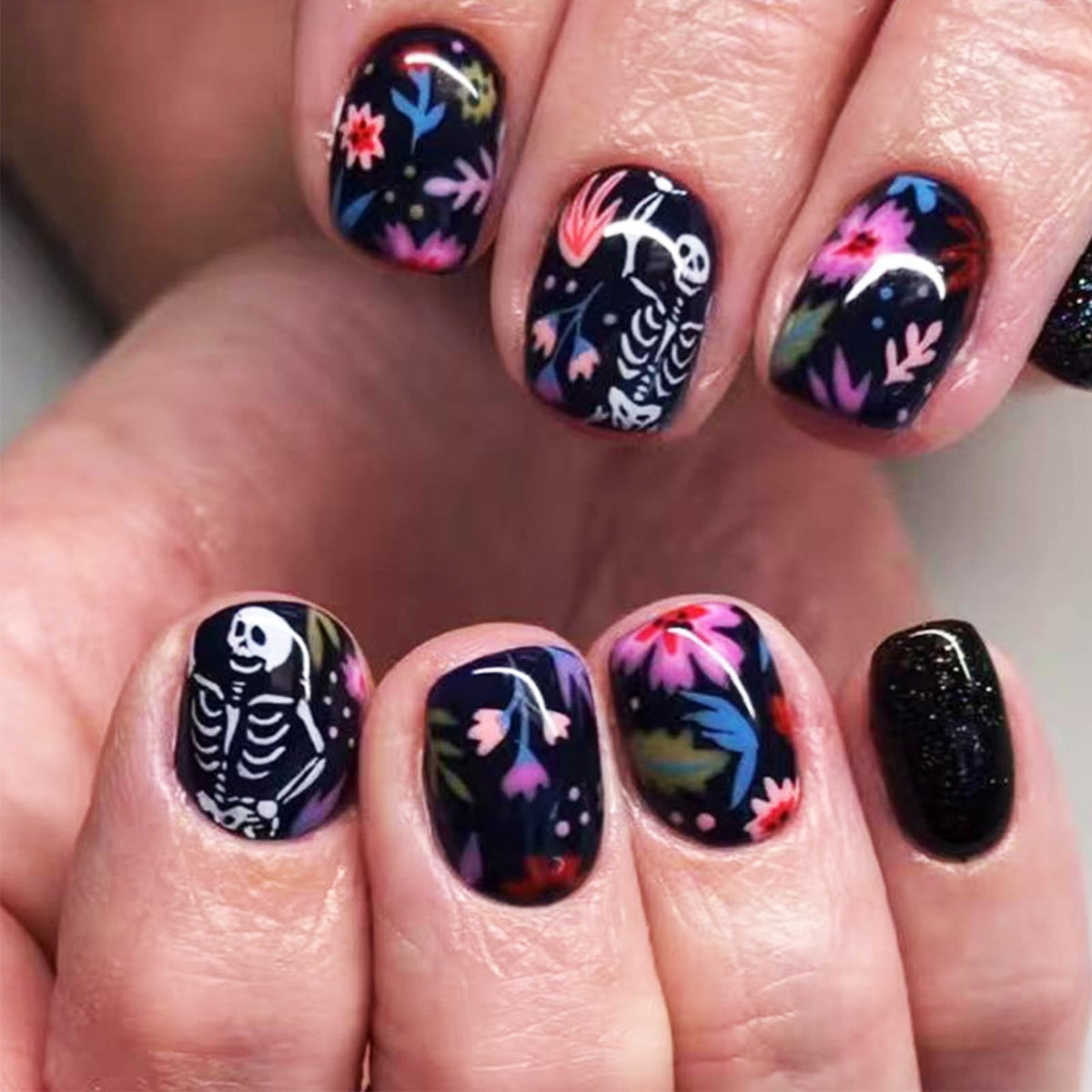 48Pcs Halloween Press on Nails Ghost Stick on Fingernails Monster Short Square False Nails Glossy Black Spider Web Acrylic Fake Nail Skull Gel Glue on Nail for Coquette Women Girls