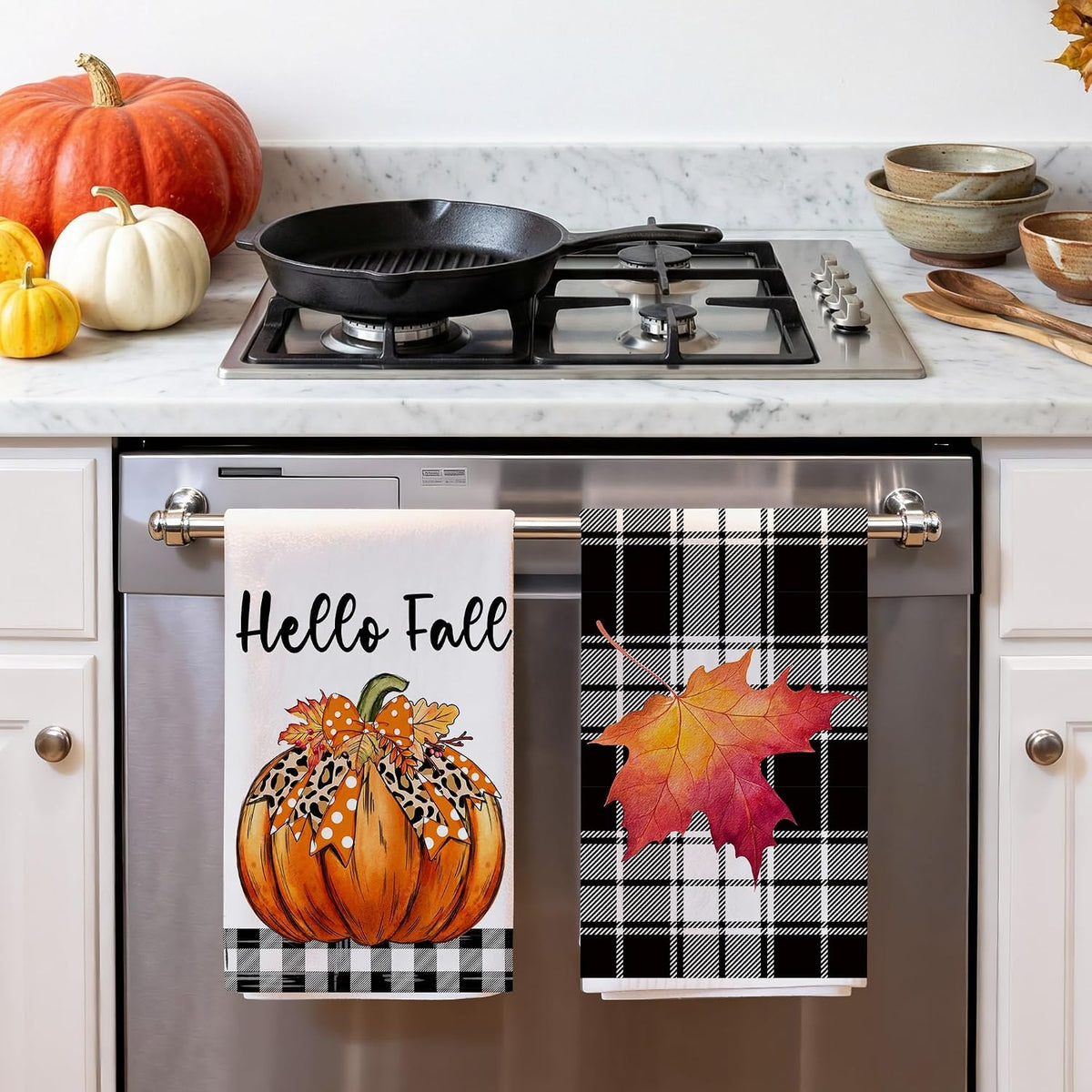 Hexagram Pumpkin Fall Kitchen Towels, Buffalo Check Fall Decor Hand Towels