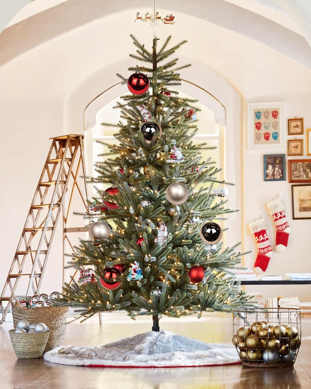 GnFlus Large Shatterproof Christmas Ball Ornaments, Red, 5.9" (2 Pcs), Classic Style, Hanging, Plastic, Christmas, Birthday, New Year, Anniversary, Valentine's Day