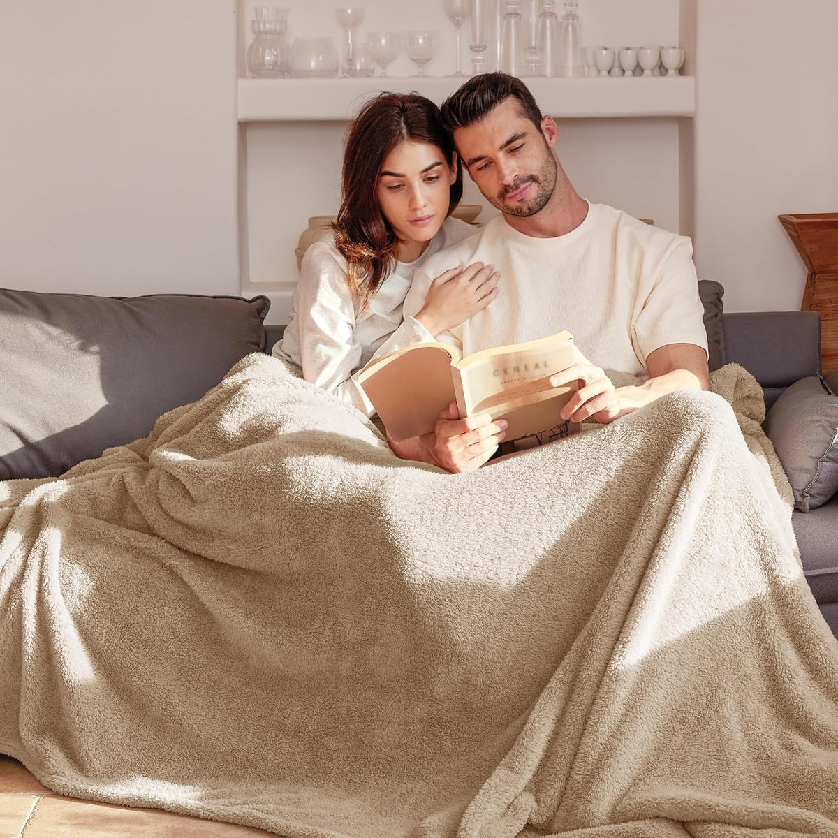 Exclusivo Mezcla Soft Plush Fleece Throw Blanket for Couch Camel
