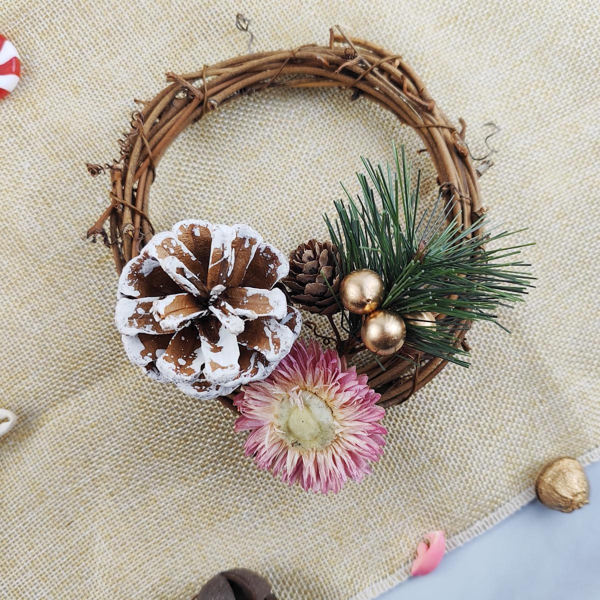 25PCS Artificial Pine Picks, Pine Needles Branches with Gold Berry Stems, Small Fake Berries Pinecones Branches for Crafts Christmas Tree DIY Garland Holiday Wreath(Gold)