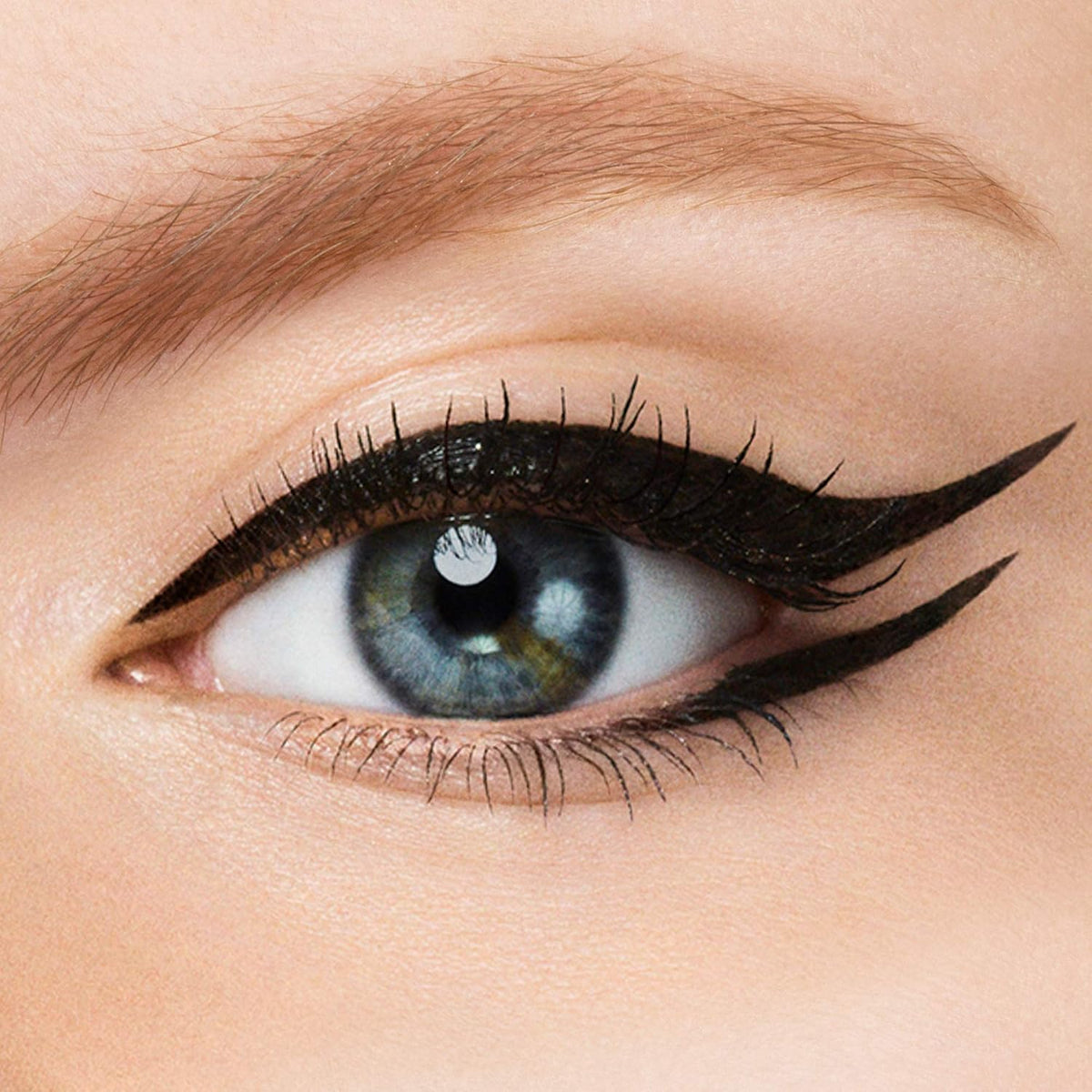 Revlon ColorStay Wing Line Liquid Eyeliner, Blackest Black, 0.04 fl oz | Waterproof liquid eyeliner with angled tip for easy wings & cat eyes. Smudge-proof, up to 24hr wear.