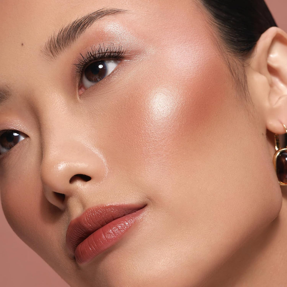 Milani Baked Highlighter - Long-Lasting Powder for Natural Radiant Glow- Buildable & Blendable Face Makeup with Lit-From-Within Finish- Vegan, Cruelty-Free & Talc-Free, Made in Italy, Champagne D'oro