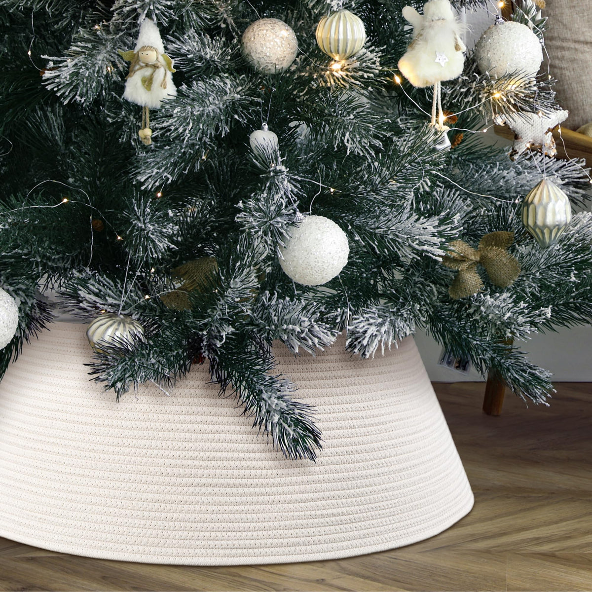 Beautiful Christmas Tree Collar - Modern 28" Jute Tree Ring