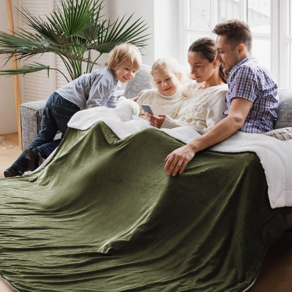 Bedsure GentleSoft Sherpa Fleece Throw Blanket for Couch, Non-Heated, Thick and Warm Throw for Women and Men, Soft Fuzzy Plush Weight Blanket for Winter, Navy, 50x60 Inches
