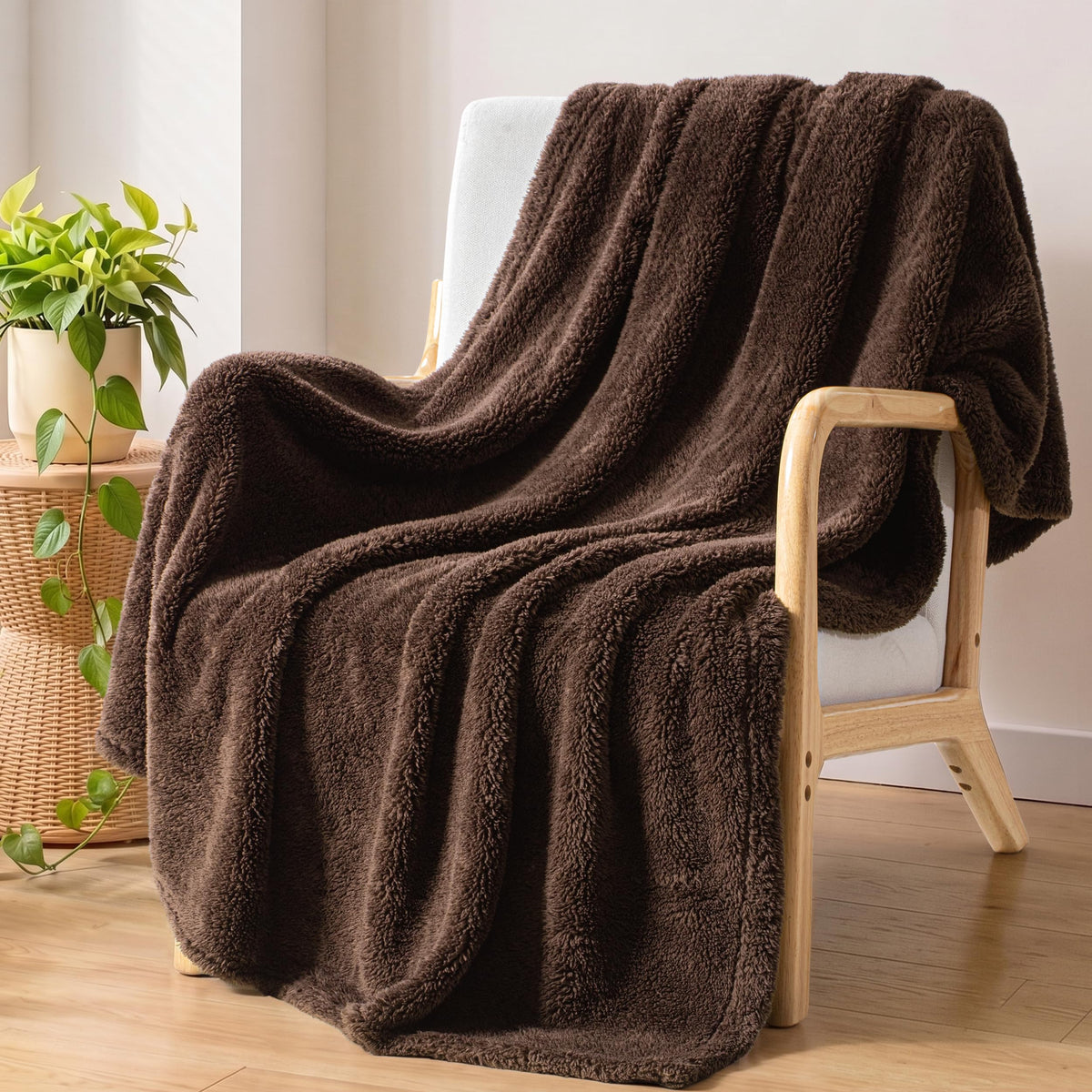 Exclusivo Mezcla Soft Plush Fleece Throw Blanket for Couch Camel