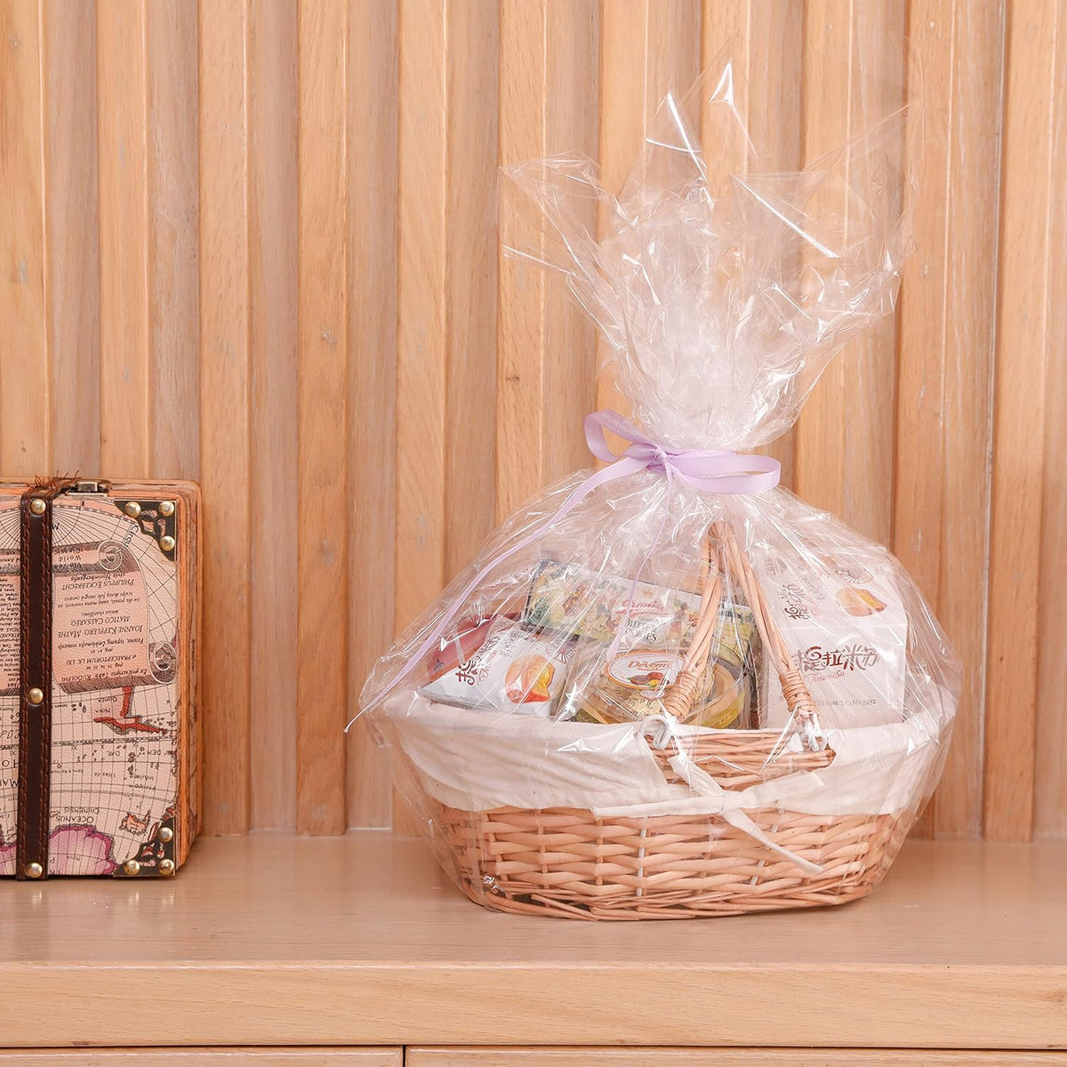 Vintiquewise Natural Wicker Picnic Basket with a Handle for Home and Garden