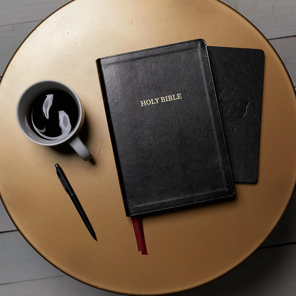 KJV Holy Bible: Giant Print with 53,000 Cross References, Deluxe Black Leathersoft, Red Letter, Comfort Print: King James Version