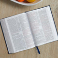 KJV Holy Bible: Giant Print with 53,000 Cross References, Deluxe Black Leathersoft, Red Letter, Comfort Print: King James Version