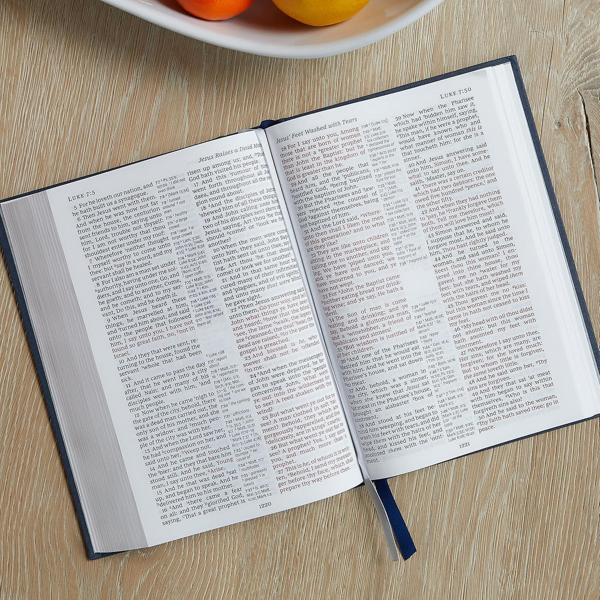 KJV Holy Bible: Giant Print with 53,000 Cross References, Deluxe Black Leathersoft, Red Letter, Comfort Print: King James Version