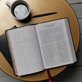 KJV Holy Bible: Giant Print with 53,000 Cross References, Deluxe Black Leathersoft, Red Letter, Comfort Print: King James Version